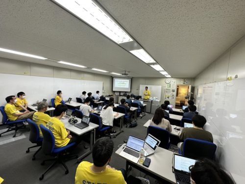 写真:「モデリング基礎」の様子の講義中