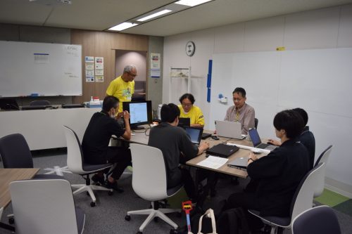 写真:モデル相談の様子(2)