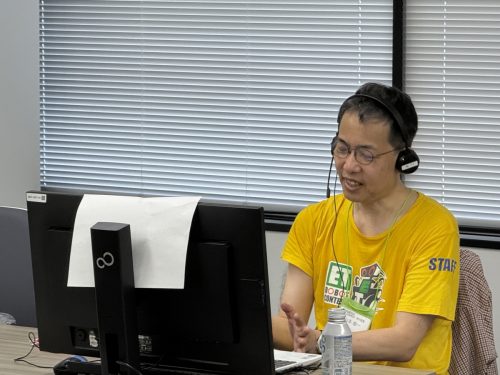 写真:オンラインでのモデル相談対応中